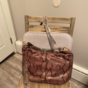 GILI LARGE LEATHER SHOULDER BAG W/CROSSBODY STRAP